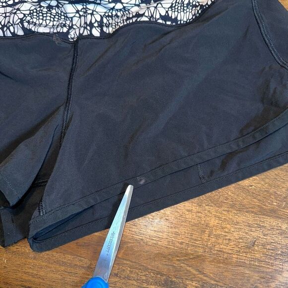 Lululemon Speed Up Shorts - Picture 3 of 8